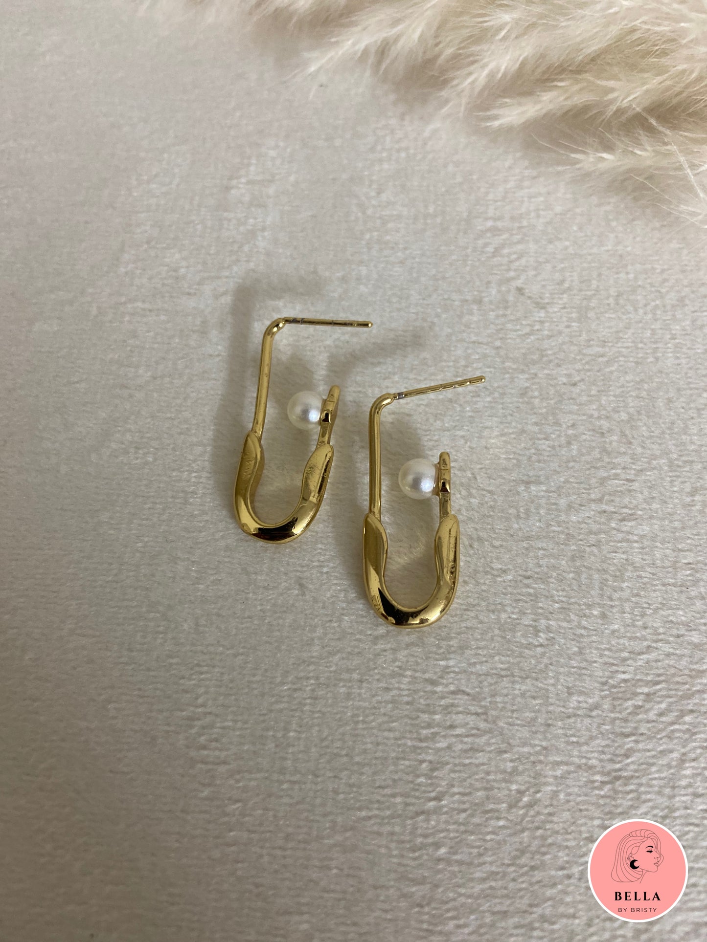 Pearl Pin Earring