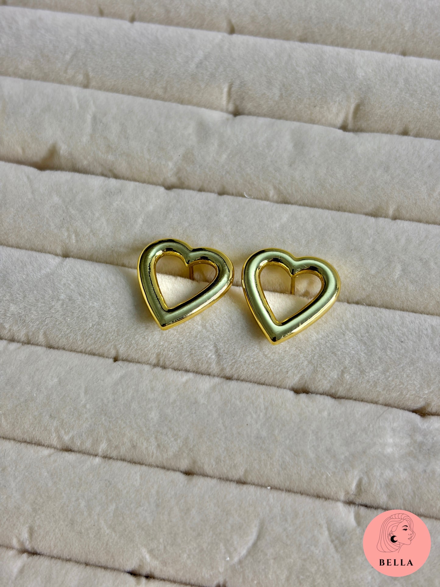 Heart Minimal Stud Earrings