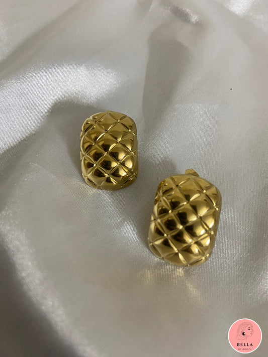 Lara Studs