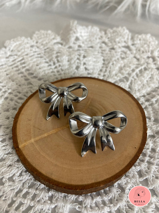 Bow Stud-Silver