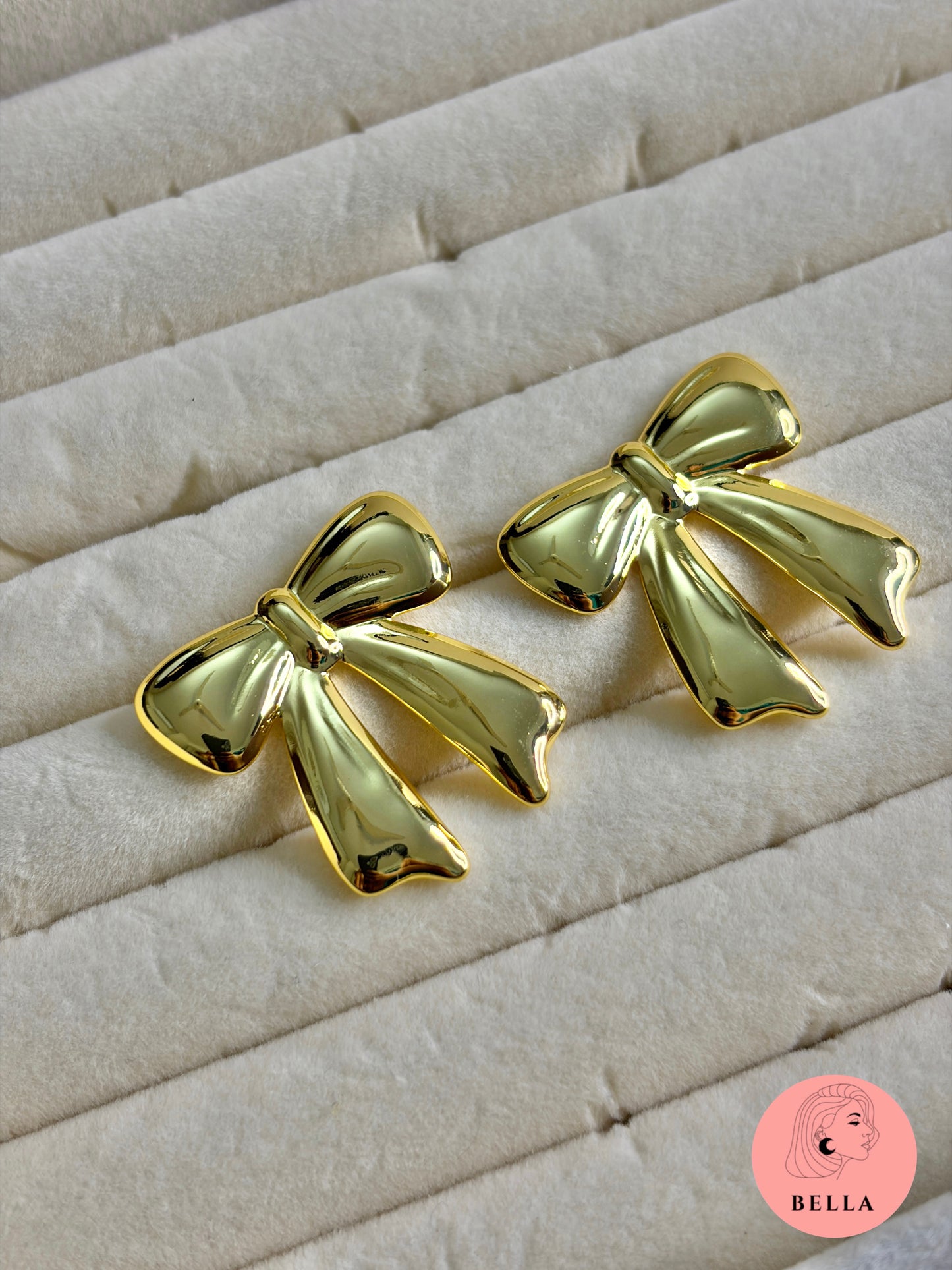 Bow Studs Medium